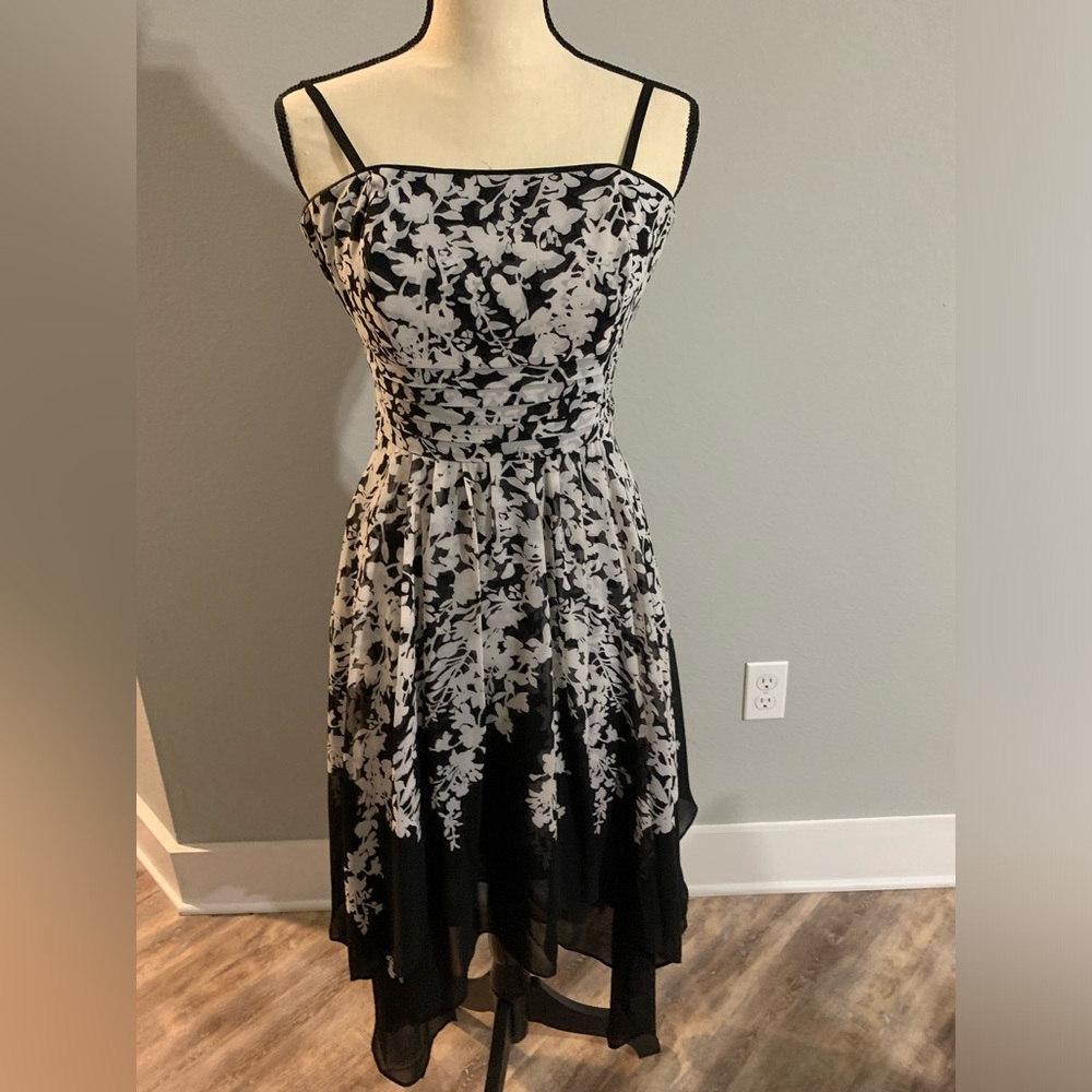WHBM Black and White Floral Strapless Dress.  Size 2